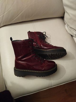Botas militares plataforma charol burdeos