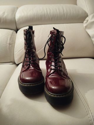 Botas militares plataforma charol burdeos