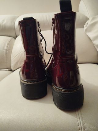 Botas militares plataforma charol burdeos