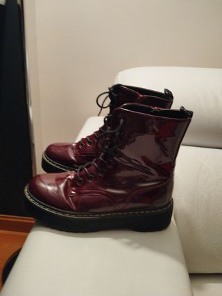Botas militares plataforma charol burdeos