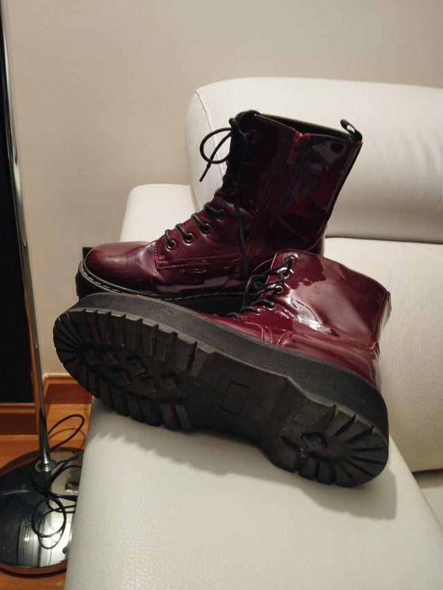 Botas militares plataforma charol burdeos