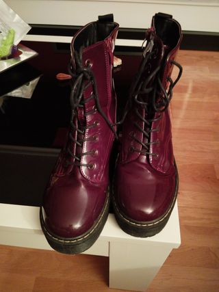 Botas militares plataforma charol burdeos