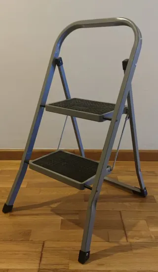 Escalera metálica plegable 2 peldaños