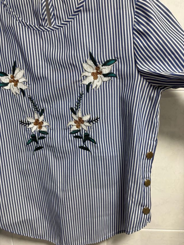 Blusa Zara Rayas Flores Bordadas