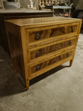 Comò in radica con intarsi