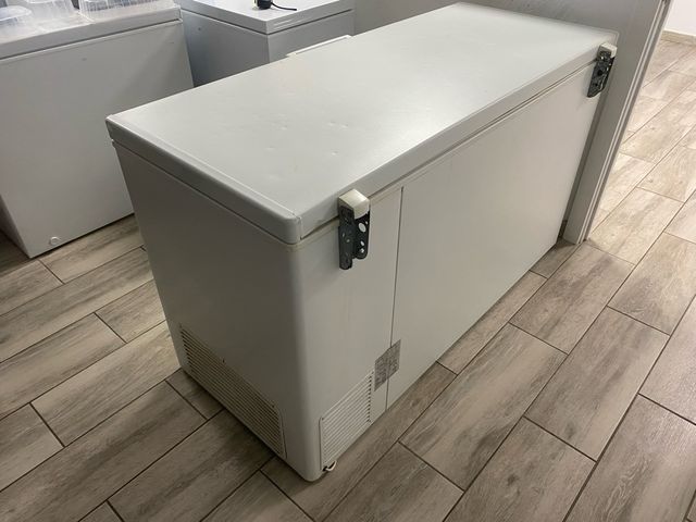 Congelador horizontal grande blanco