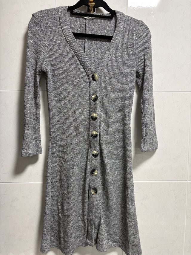 Vestido de punto Stradivarius gris
