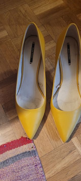 Zapatos de tacón Zara mujer amarillos