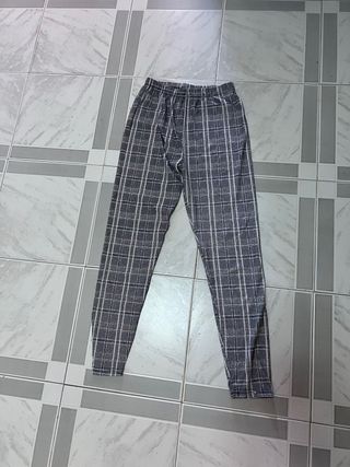 Mallas de cuadros grises y blancas