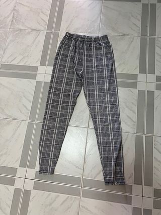 Mallas de cuadros grises y blancas