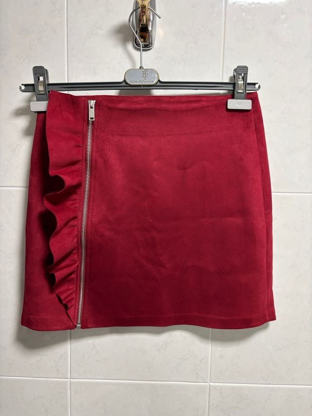 Falda Bershka roja con cremallera