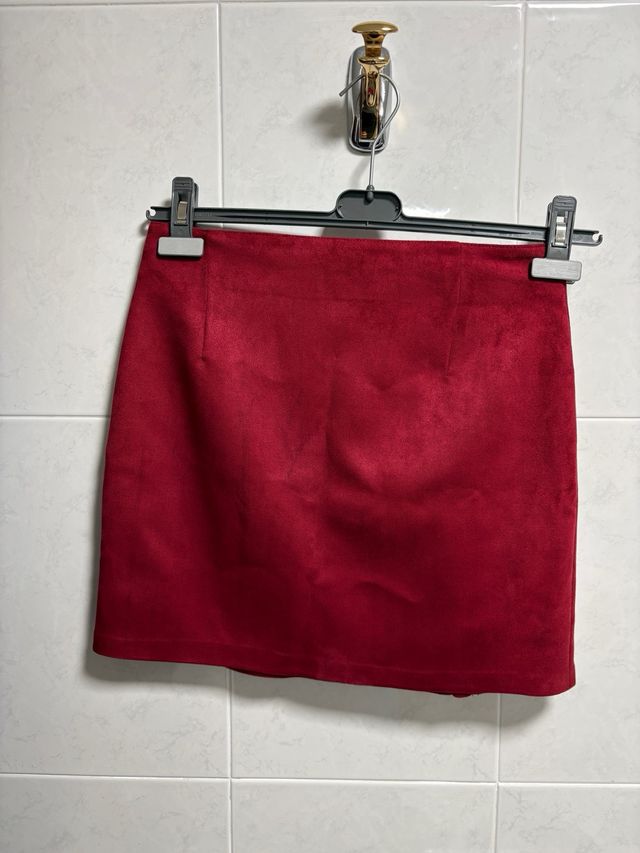 Falda Bershka roja con cremallera