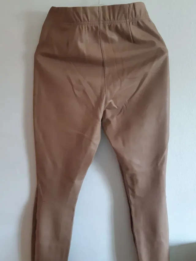 Pantalón H&M cuero 