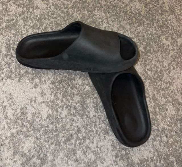 Chanclas Adidas Yeezy Negras