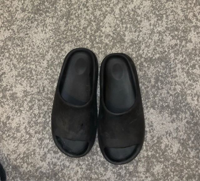 Chanclas Adidas Yeezy Negras