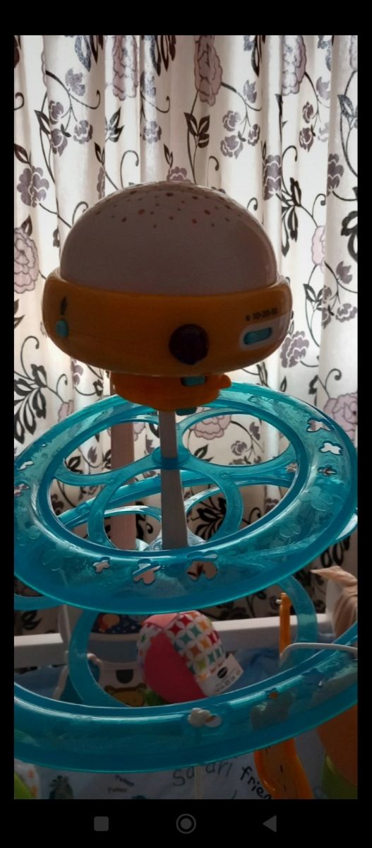 Móvil Proyector VTech. Está nuevo