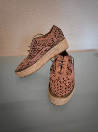 Zapatos espartanos beige con cuña cómoda