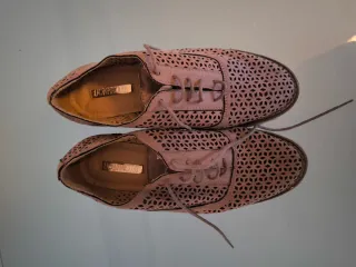 Zapatos espartanos beige con cuña cómoda