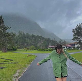 Chaqueta / Sobre camisa verde