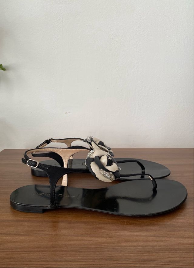 Sandalias con camelia de Casadei