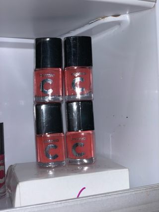 Esmaltes de uñas varios tonos