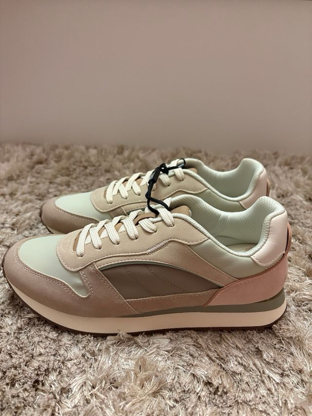 Tenis beige sin estrenar