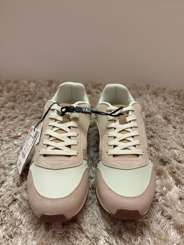 Tenis beige sin estrenar