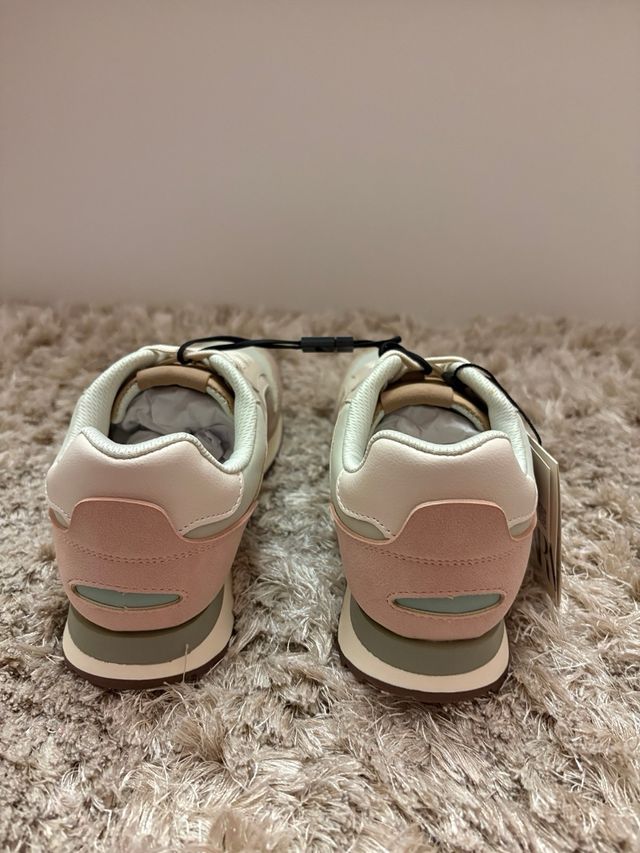 Tenis beige sin estrenar