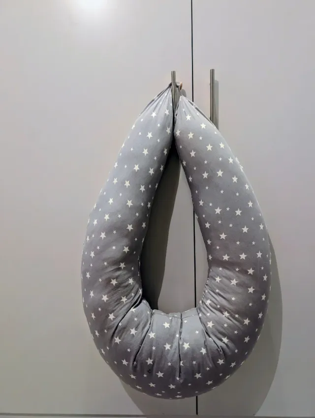 Cojín de lactancia Nimo estrellas grises