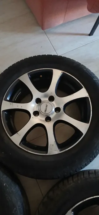 Llantas 16 pulgadas con gomas casi nuevas