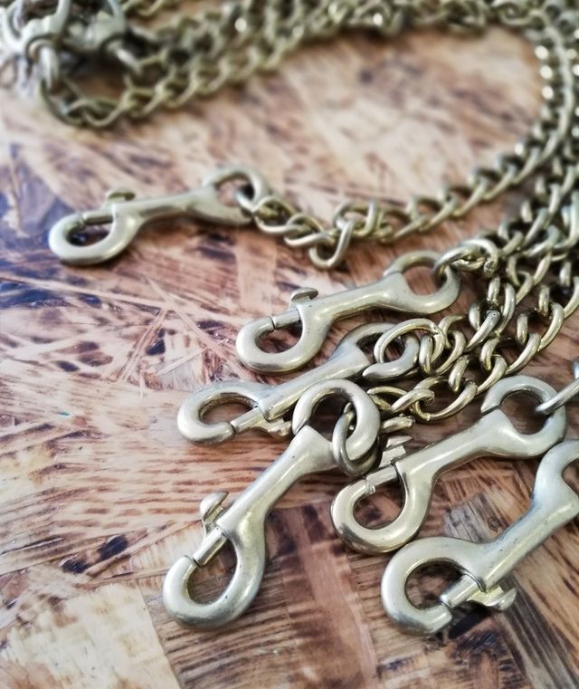 6 Cadenas de bronce con mosquetones.