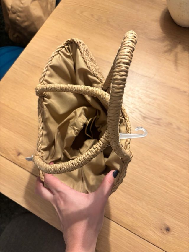 Bolso de mimbre mediano con rayas