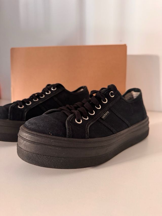 Zapatillas Victoria Negras Plataforma