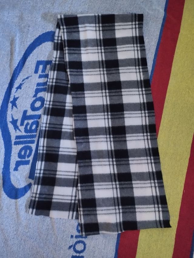 Bufanda a cuadros blanco y negro