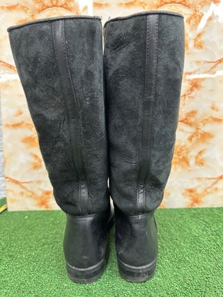 Stivali neri e grigi