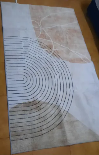 Tapete Decorativo Bege e Branco