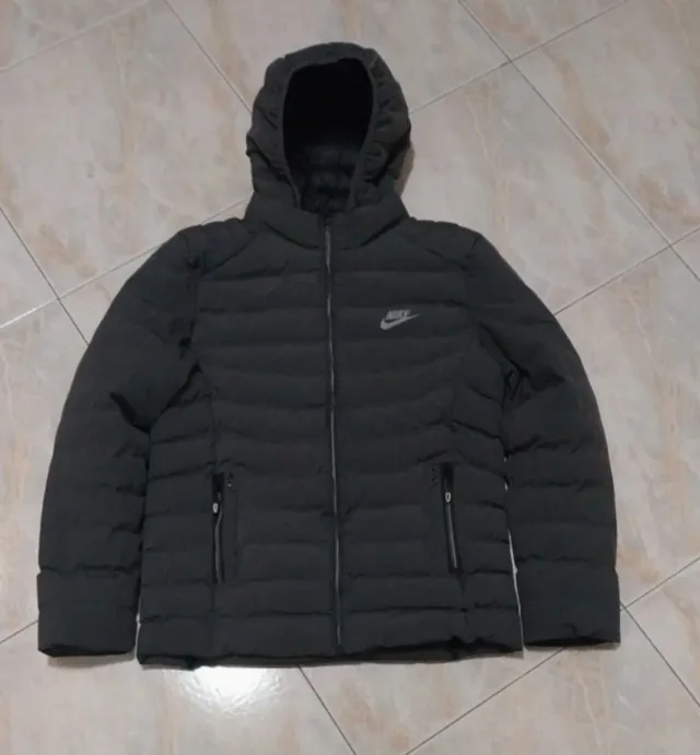 Giacca Nike nera con cappuccio