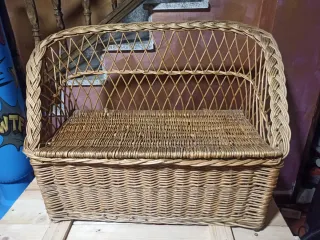 Banco de mimbre con asiento y respaldo