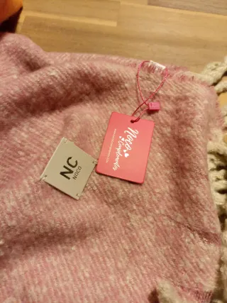 Bufanda súper suave naranja y rosa. Sin estrenar.