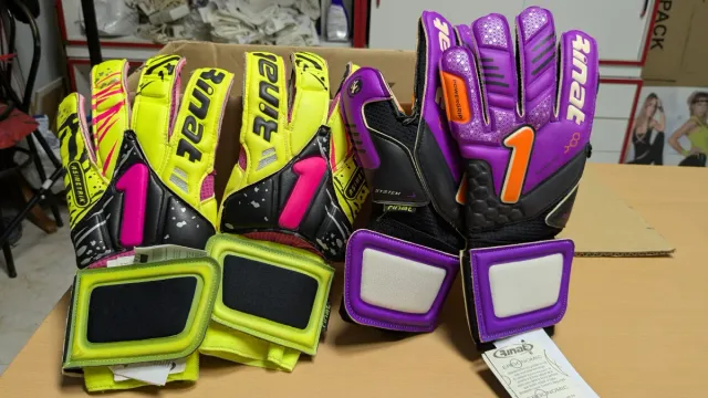 Guantes de portero Rinat. Precio por unidad.