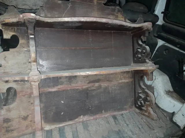 Scaffale in legno rustico di oltre 80 anni