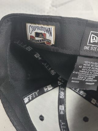 Gorra New Era SOX Negra y Dorada