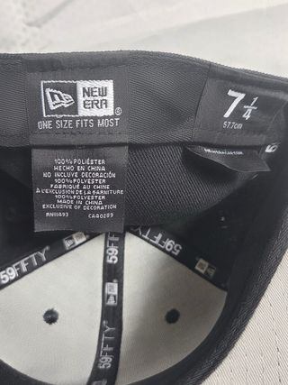 Gorra New Era SOX Negra y Dorada