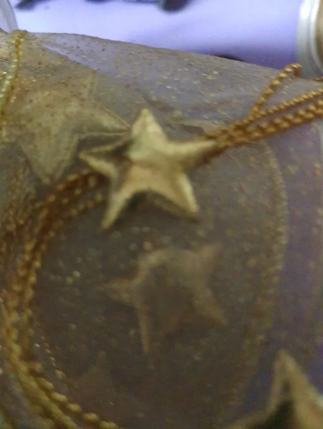 Cinta decorativa dorada con estrellas