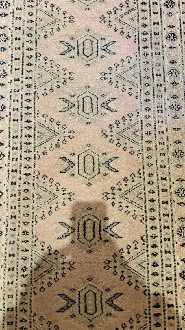 Alfombra de lana beige y rosa