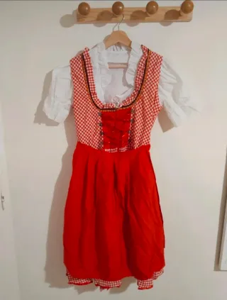 Vestido fiesta cerveza rojo y blanco