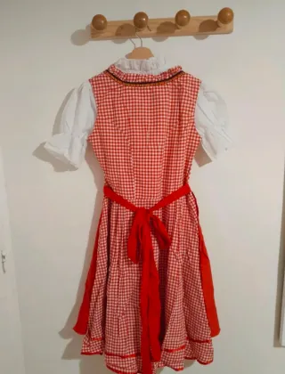 Vestido fiesta cerveza rojo y blanco