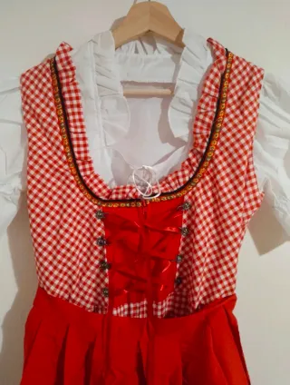 Vestido fiesta cerveza rojo y blanco