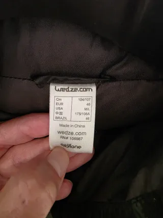 Chaqueta de plumas negra