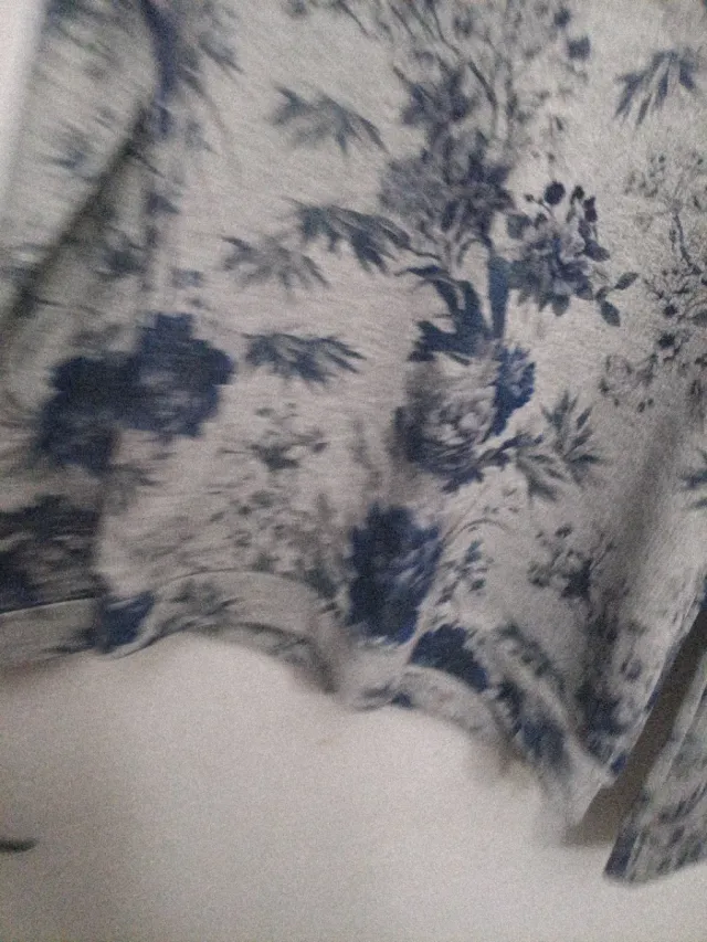 Jersey gris flores azul Talla M